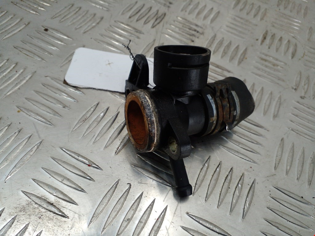 Тройник системы охлаждения VOLKSWAGEN Passat B6 2005-2011