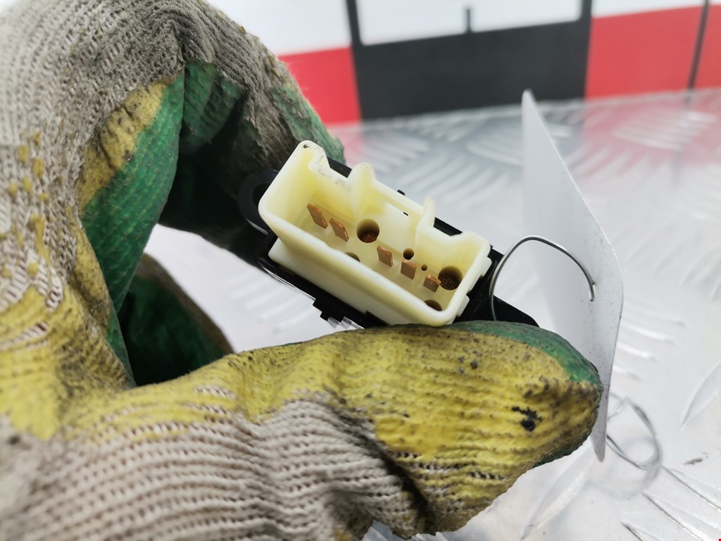 Кнопка стеклоподъемника MAZDA Premacy CP 1999-2004