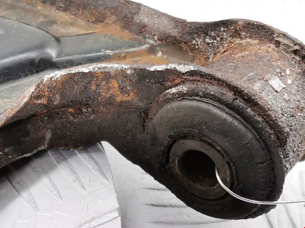 Рычаг передний левый VOLKSWAGEN Golf III 1991-1997