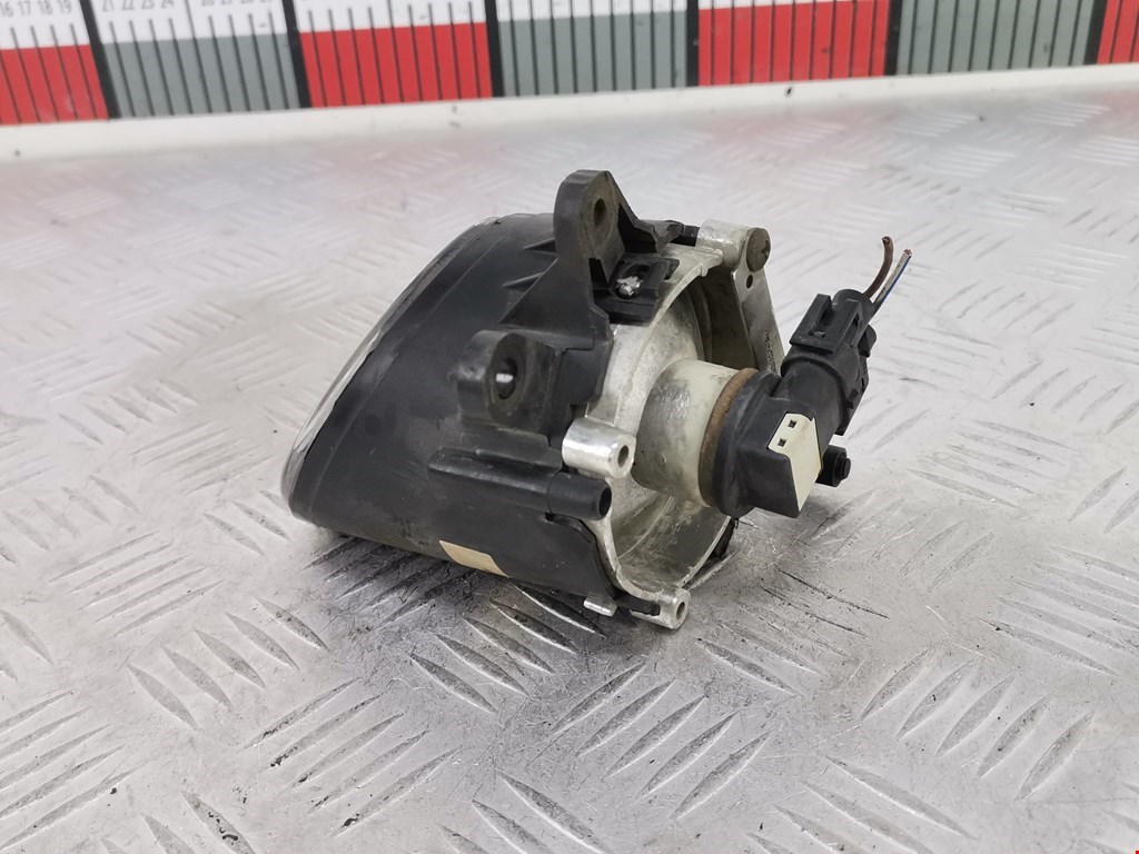 Фара противотуманная правая (ПТФ) AUDI A4 B6 2001-2005