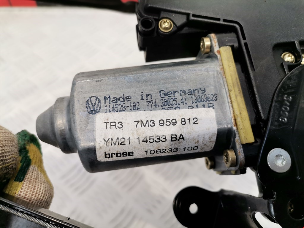 Стеклоподъемник задний правый SEAT Alhambra 1996-2010