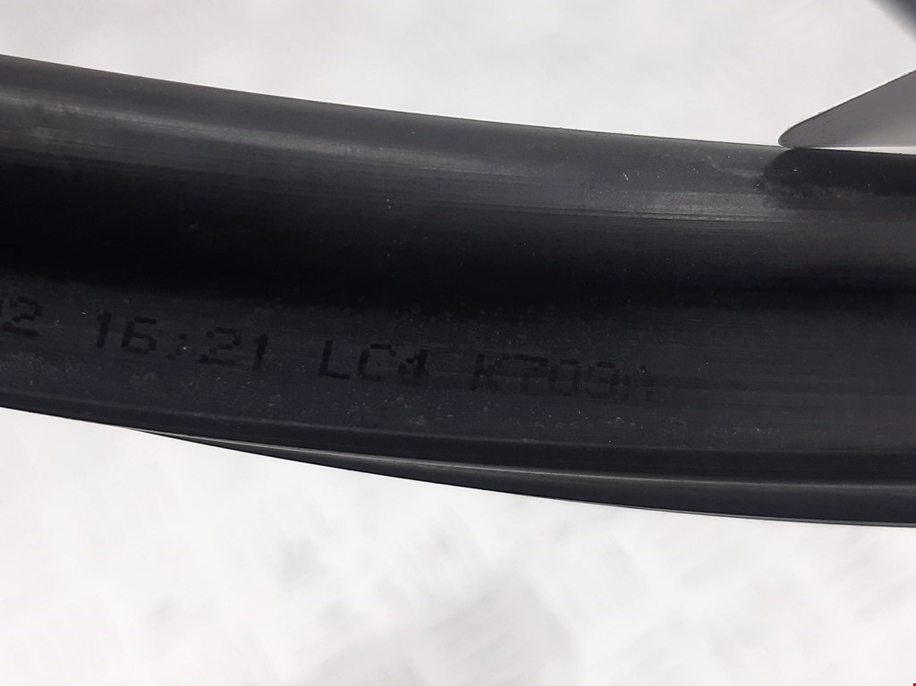 Уплотнитель (внутри) FORD Mondeo III 2000-2007