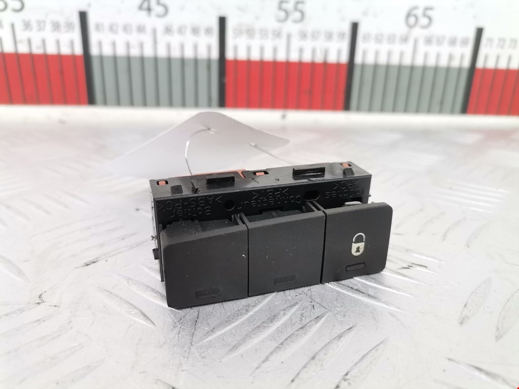 Кнопка центрального замка CITROEN C3 Picasso 2009-2017