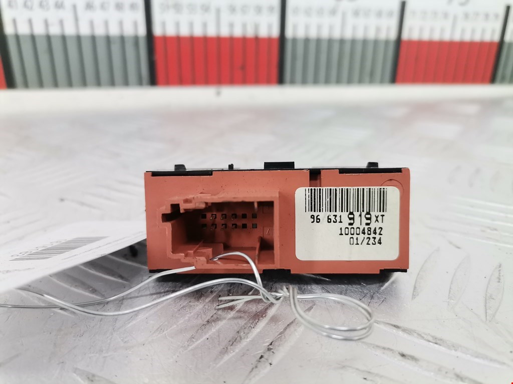 Кнопка центрального замка CITROEN C3 Picasso 2009-2017