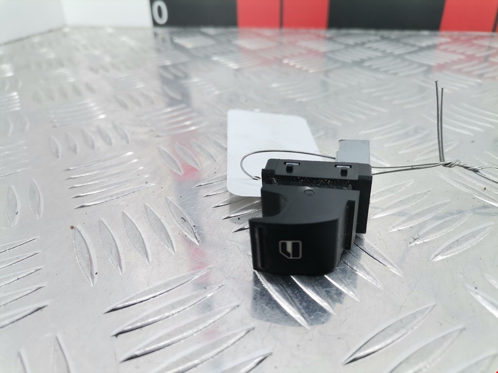 Кнопка стеклоподъемника Volkswagen Passat 7 (2012-2015)