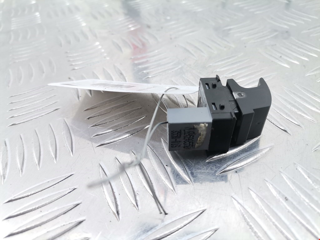 Кнопка стеклоподъемника VOLKSWAGEN Passat B7 2011-2015