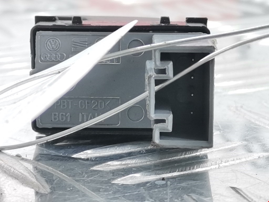 Кнопка стеклоподъемника VOLKSWAGEN Passat B7 2011-2015