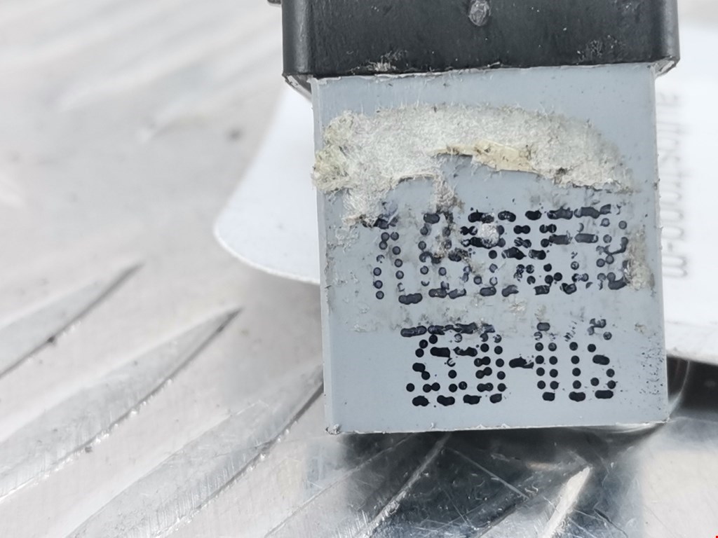 Кнопка стеклоподъемника VOLKSWAGEN Passat B7 2011-2015