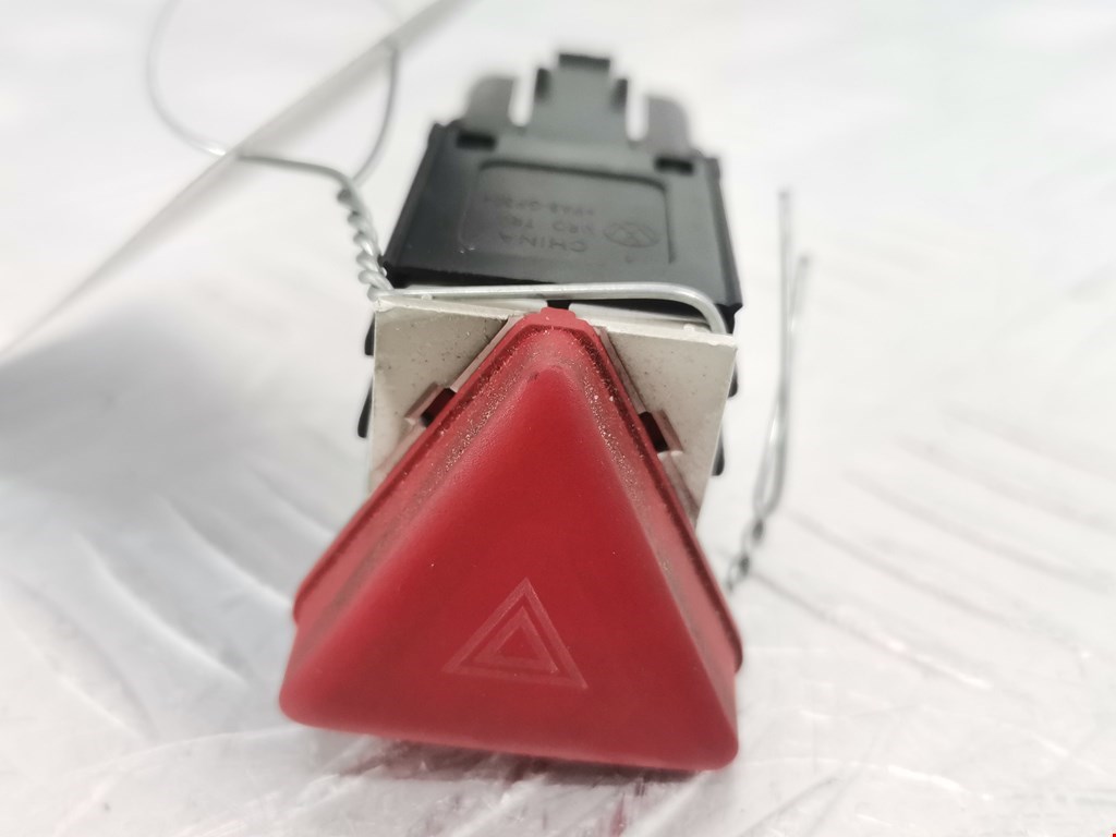 Кнопка аварийной сигнализации (аварийки) VOLKSWAGEN Golf V 2003-2009