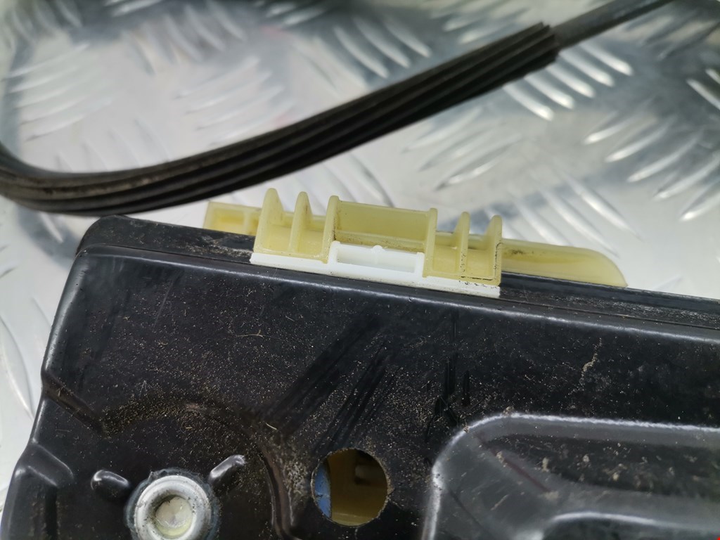 Стеклоподъемник передний левый OPEL Astra J 2009-2017