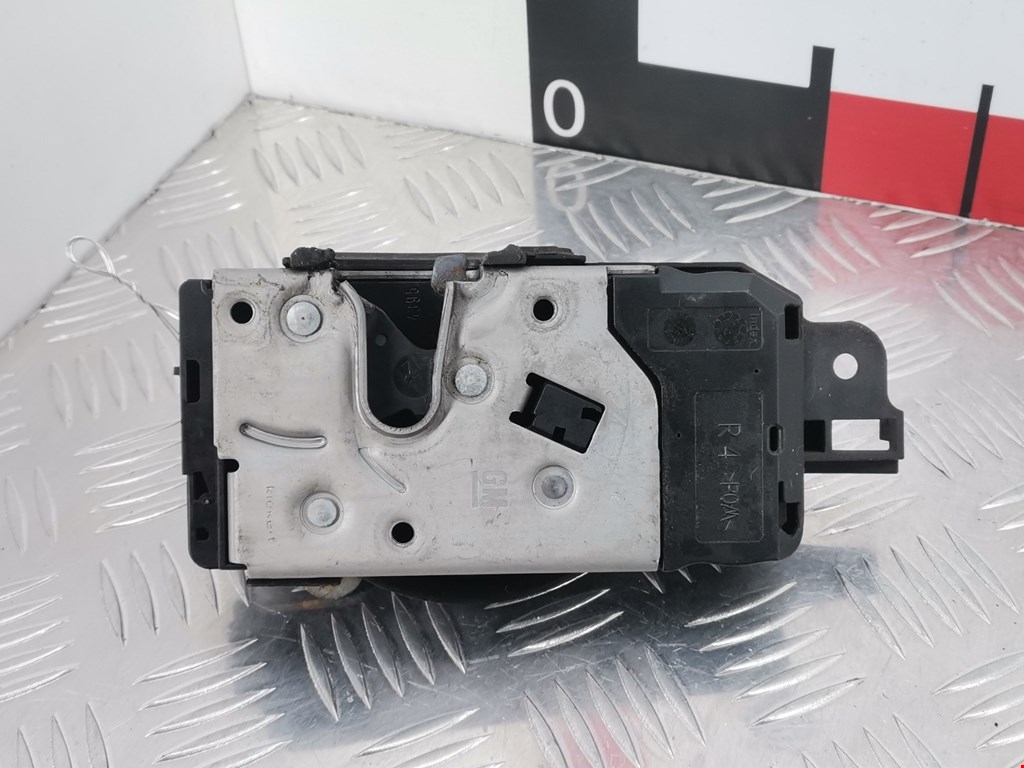 Замок двери передней правой Opel Zafira B (2005-2014)