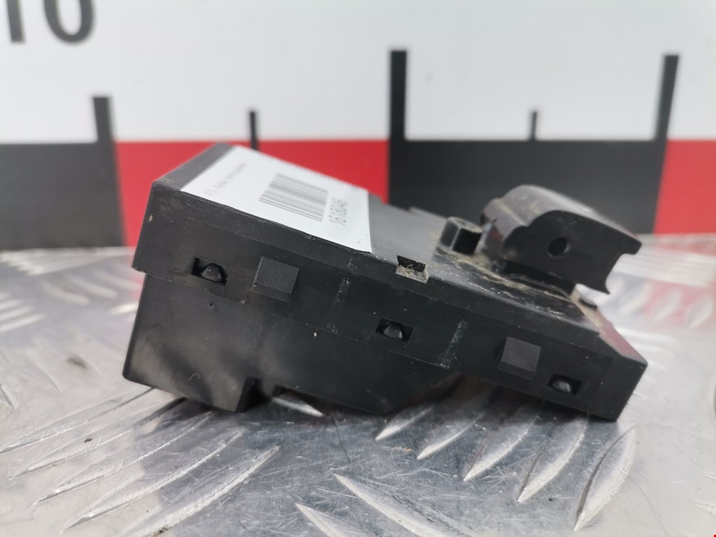 Кнопка стеклоподъемника CHEVROLET Orlando 2011-2015