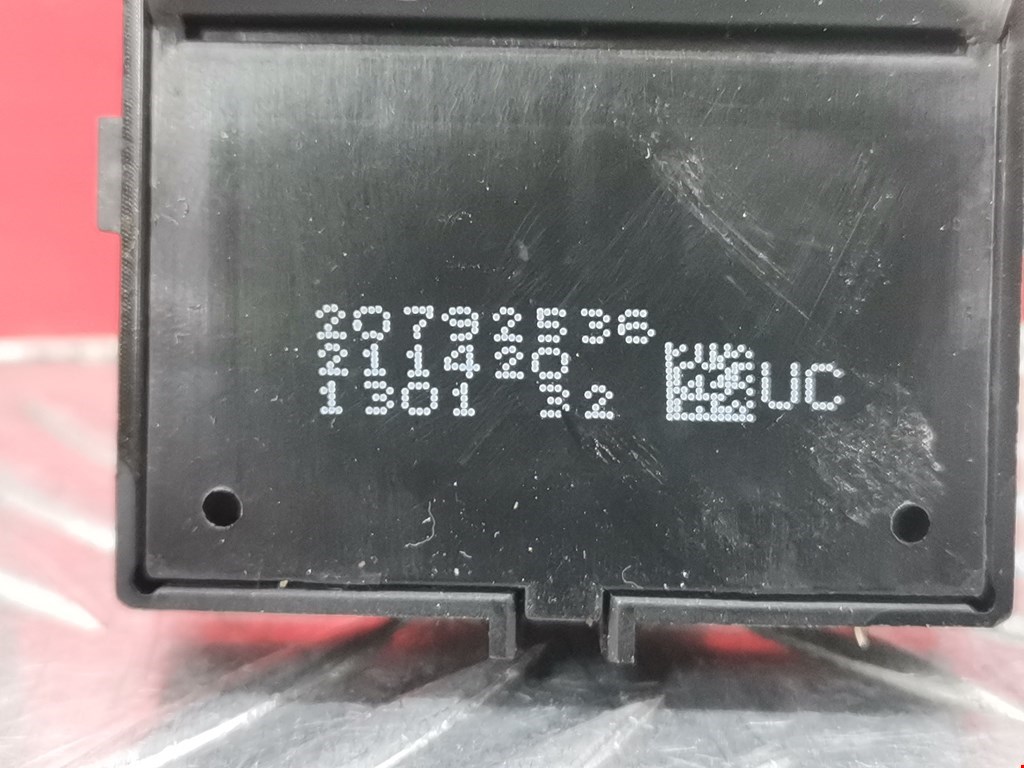 Кнопка стеклоподъемника CHEVROLET Orlando 2011-2015