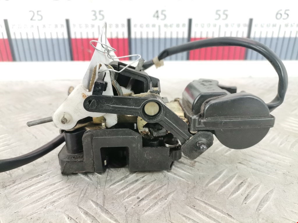 Замок двери задней левой MAZDA Premacy CP 1999-2004