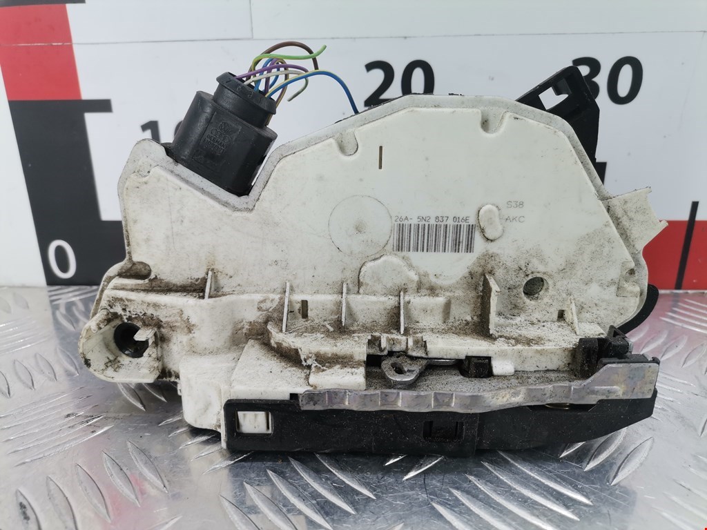 Замок двери передней правой SEAT Ibiza 2008-2017