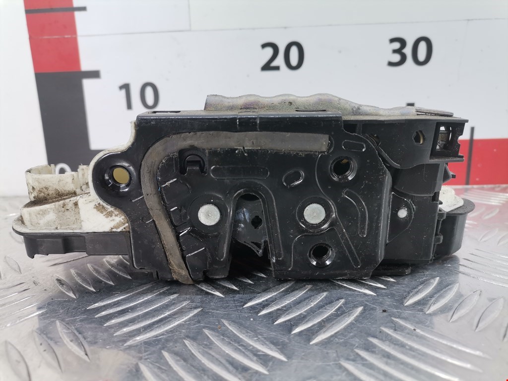 Замок двери передней правой SEAT Ibiza 2008-2017