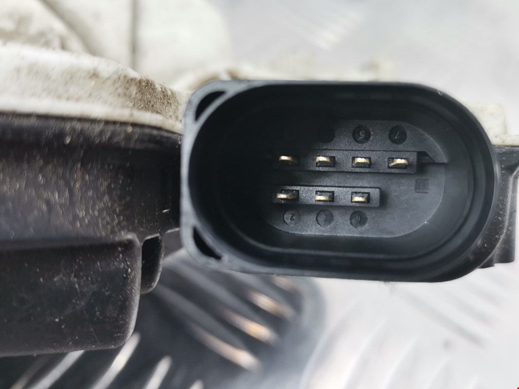 Замок двери передней правой SEAT Ibiza 2008-2017