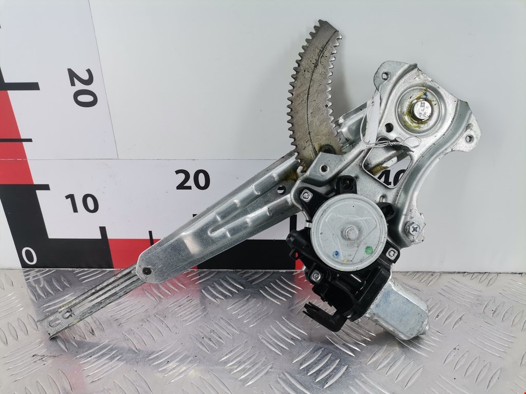 Стеклоподъемник задний правый NISSAN Tiida C11 2004-2014