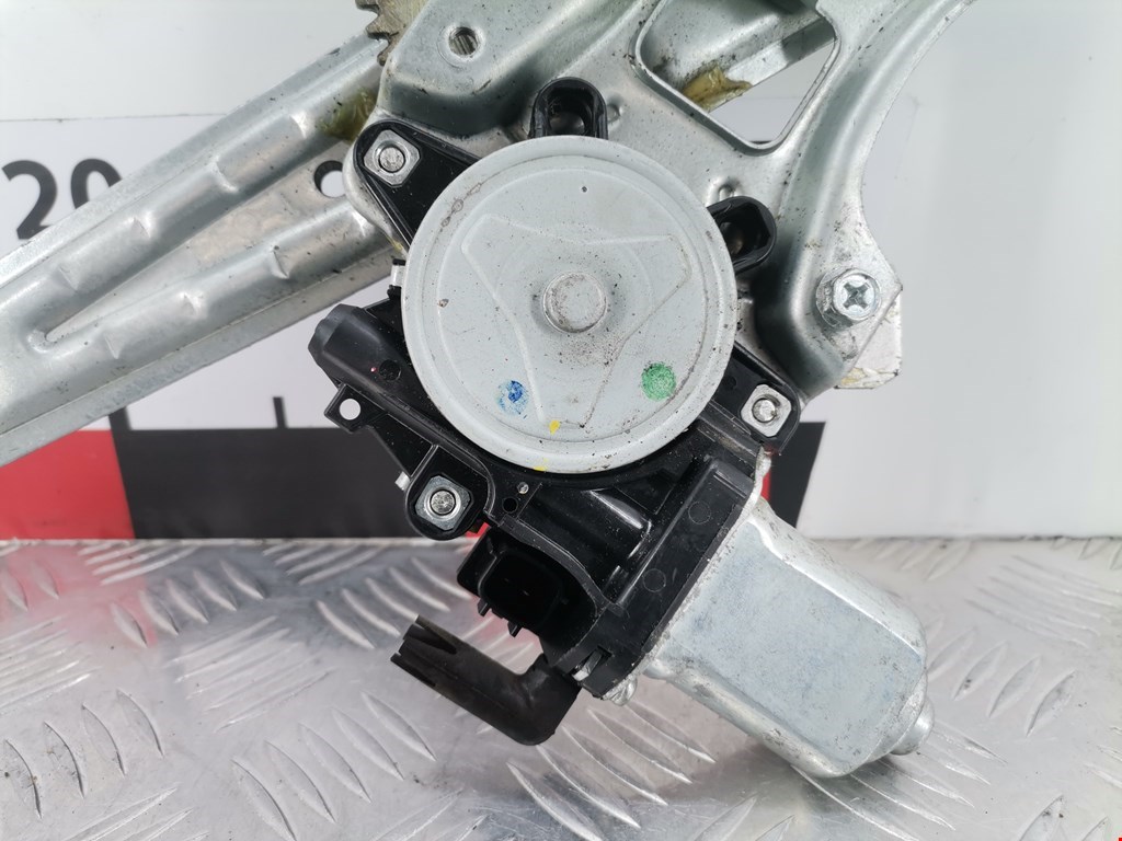 Стеклоподъемник задний правый NISSAN Tiida C11 2004-2014