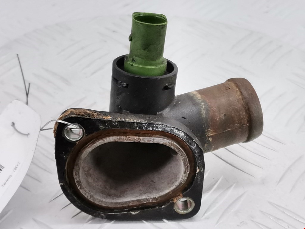 Тройник системы охлаждения AUDI A4 B5 1995-2001