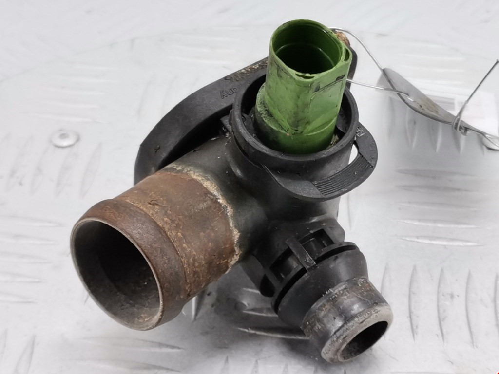 Тройник системы охлаждения AUDI A4 B5 1995-2001