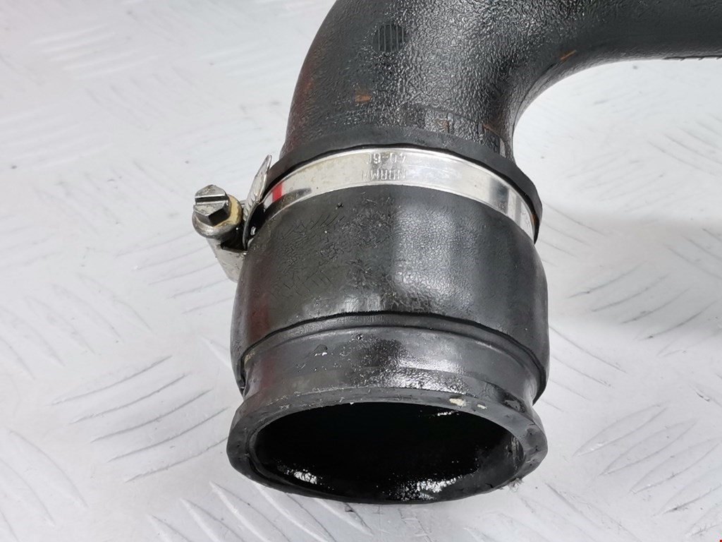Патрубок интеркулера VOLKSWAGEN Passat B5 1997-2005