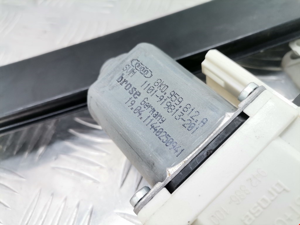 Стеклоподъемник задний правый AUDI A4 B8 2007-2015