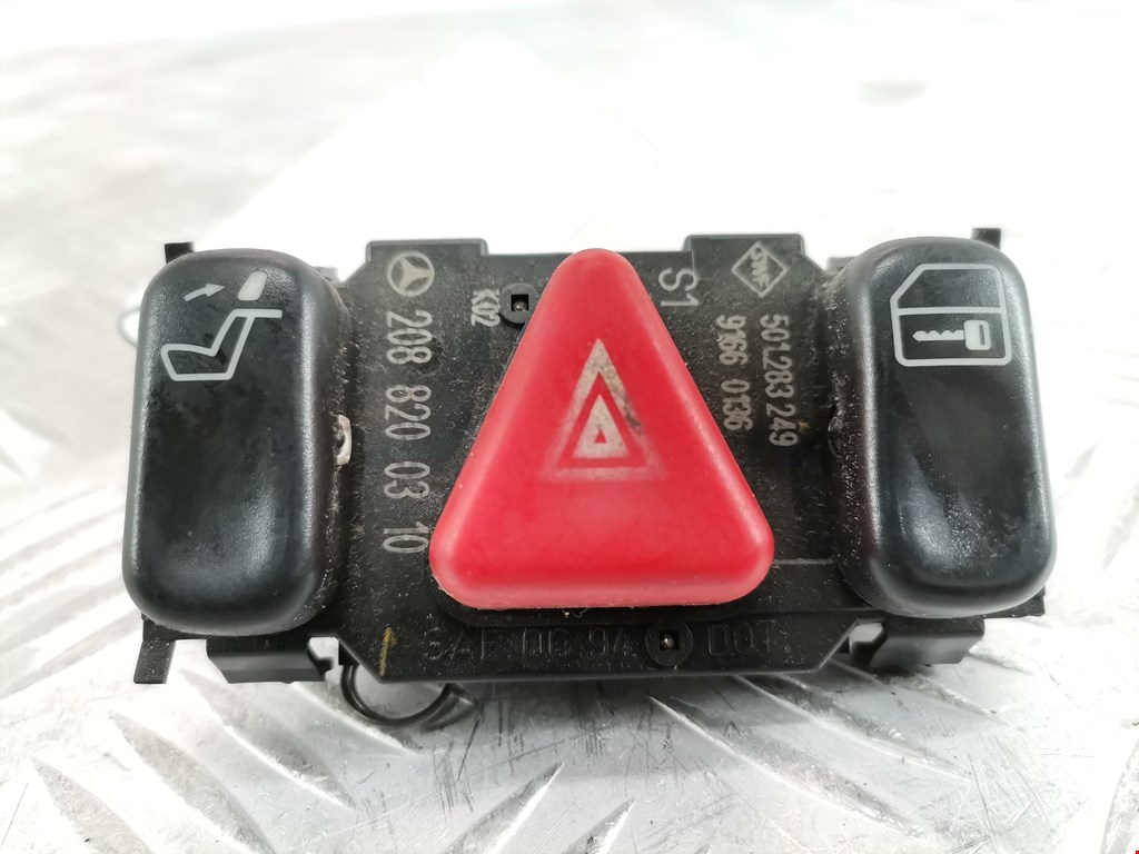 Кнопка аварийной сигнализации (аварийки) MERCEDES-BENZ C-Class C-klasse W202 1993-2000