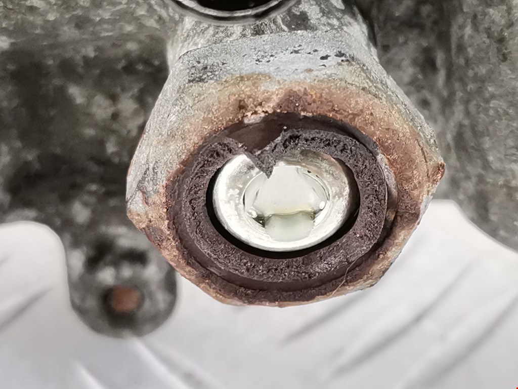 Корпус масляного фильтра VOLKSWAGEN Golf V Plus 2004-2009