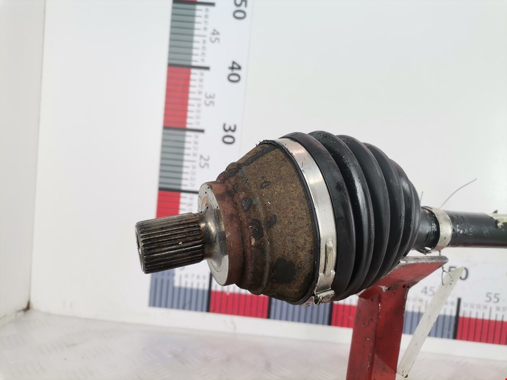 Полуось (привод, приводной вал) передняя левая VOLKSWAGEN Passat B7 2011-2015