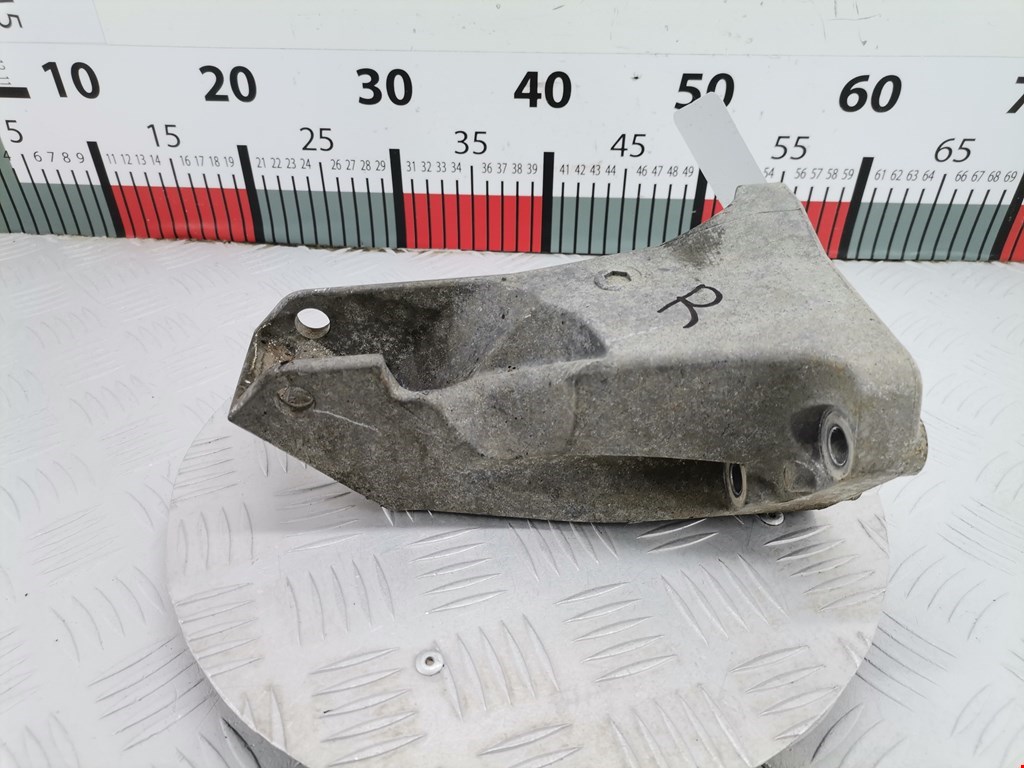 Кронштейн (крепление лапа) двигателя Mitsubishi Pajero Pinin (1998-2006)