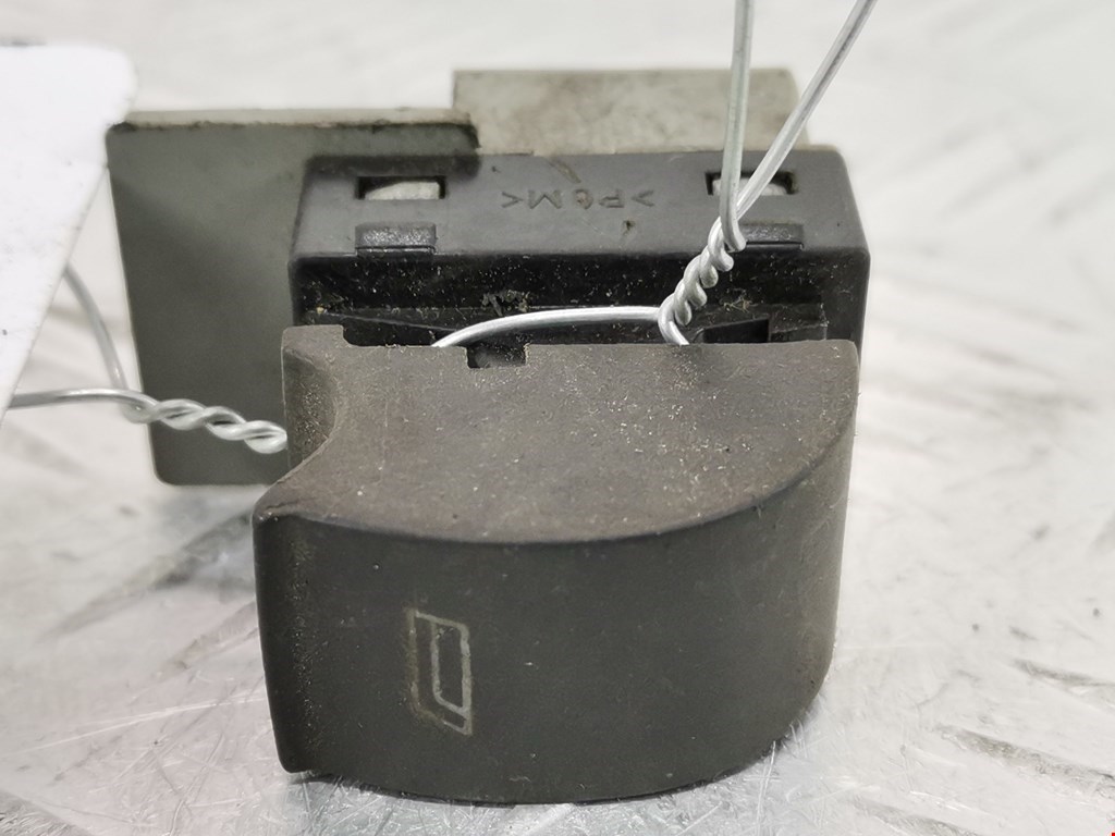 Кнопка стеклоподъемника AUDI A6 Allroad C5 2000-2006