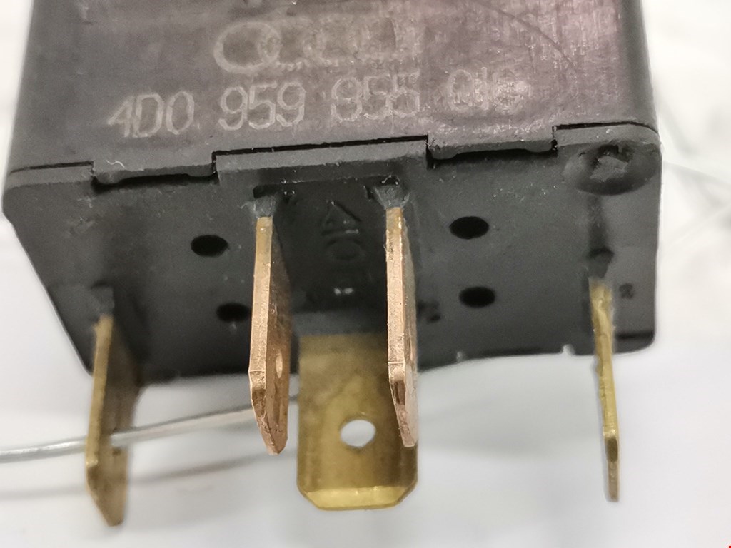 Кнопка стеклоподъемника AUDI A8 D2 1994-2002