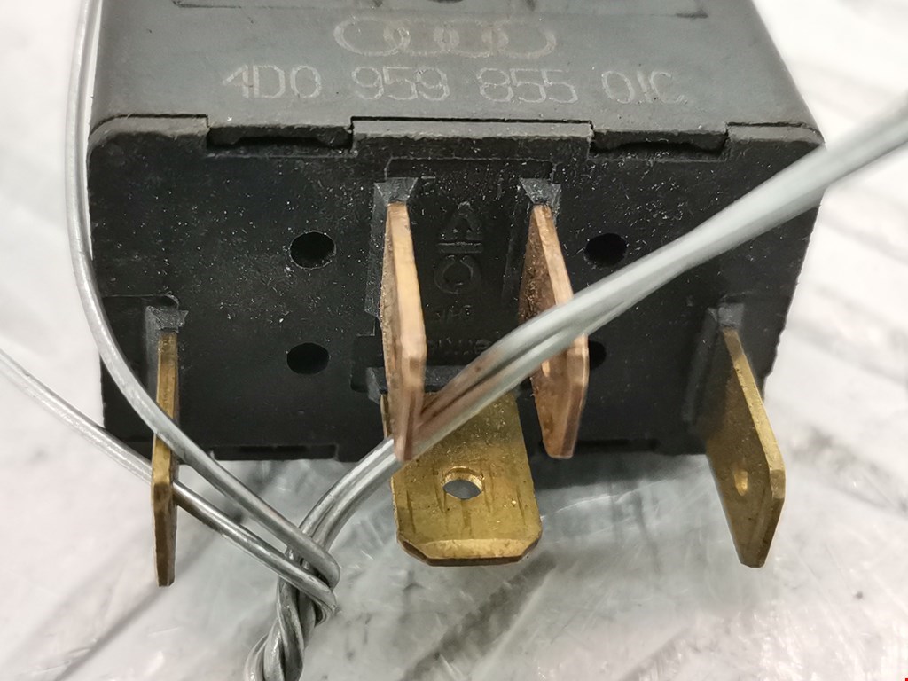 Кнопка стеклоподъемника AUDI A8 D2 1994-2002