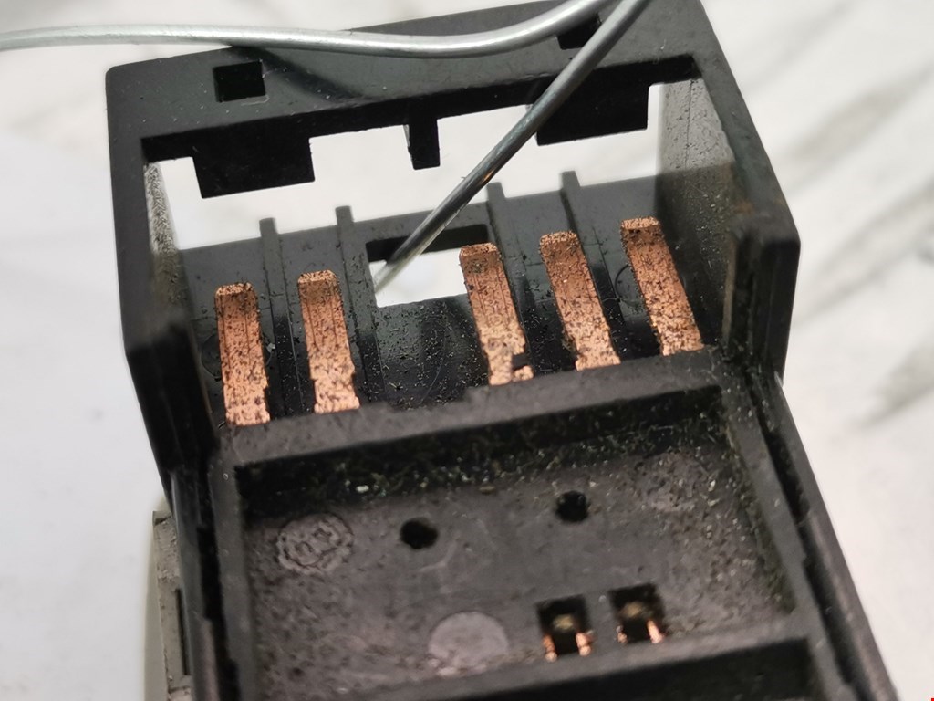 Кнопка стеклоподъемника MAZDA 323 FA 1977-1980