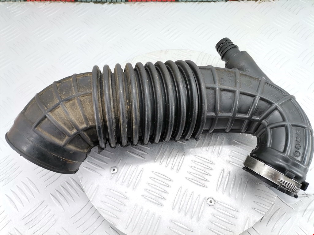 Патрубок воздушного фильтра SEAT Exeo 2008-2013