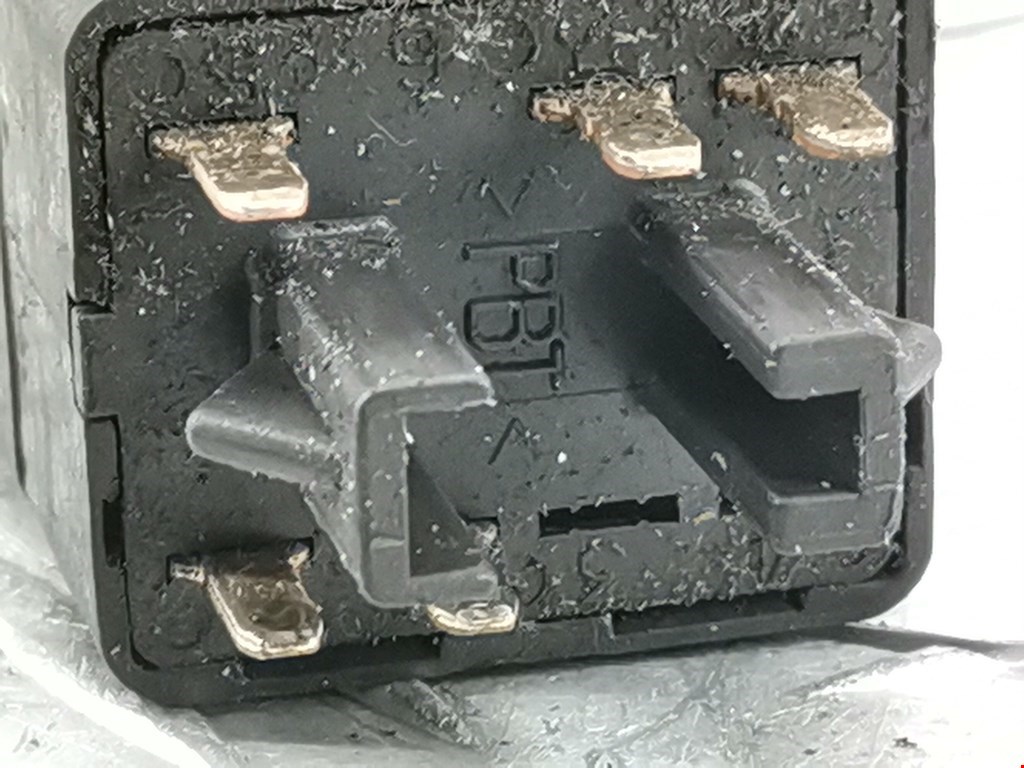 Кнопка антипробуксовочной системы SAAB 9-5 1997-2010