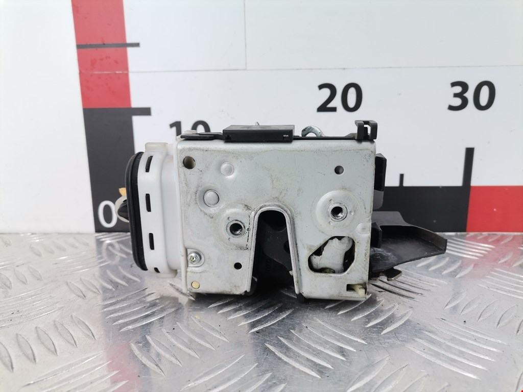 Замок двери задней правой AUDI A4 B5 1995-2001