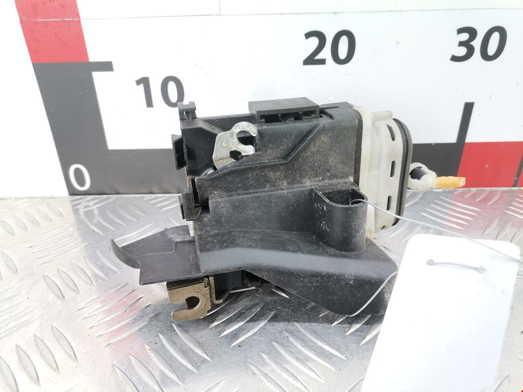 Замок двери задней правой AUDI A4 B5 1995-2001