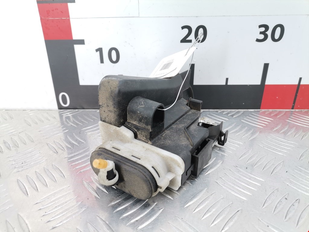 Замок двери задней правой AUDI A4 B5 1995-2001