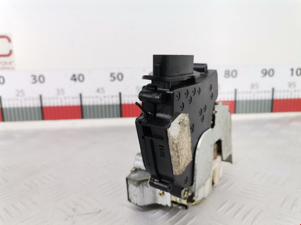 Замок двери передней правой SUBARU Legacy 2003-2009