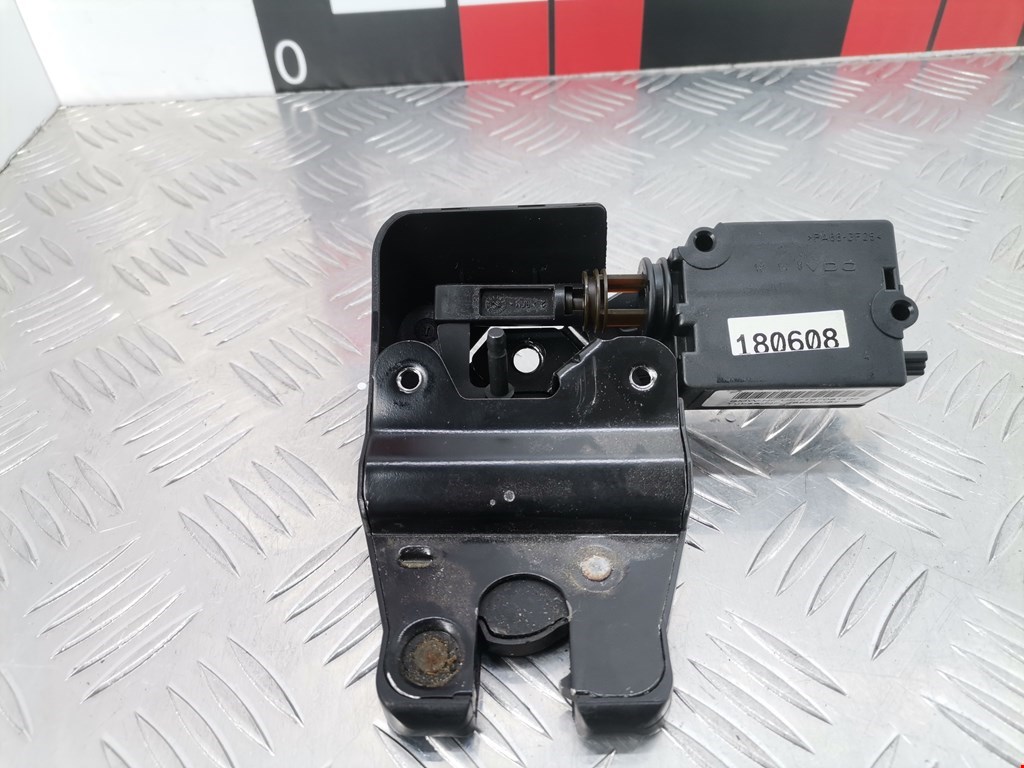 Замок крышки багажника BMW 5-Series (E60/E61) (2003-2010)