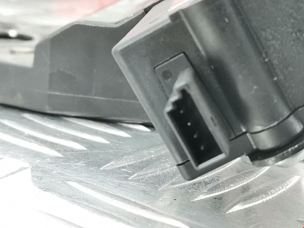 Замок багажника (крышки двери) BMW 5er 5 серия E60/E61 2003-2010