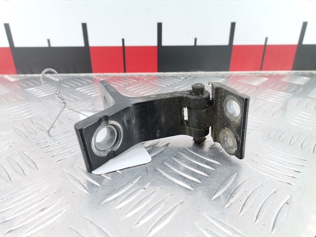 Петля двери задней левой Audi 80 B4 (1991-1996)