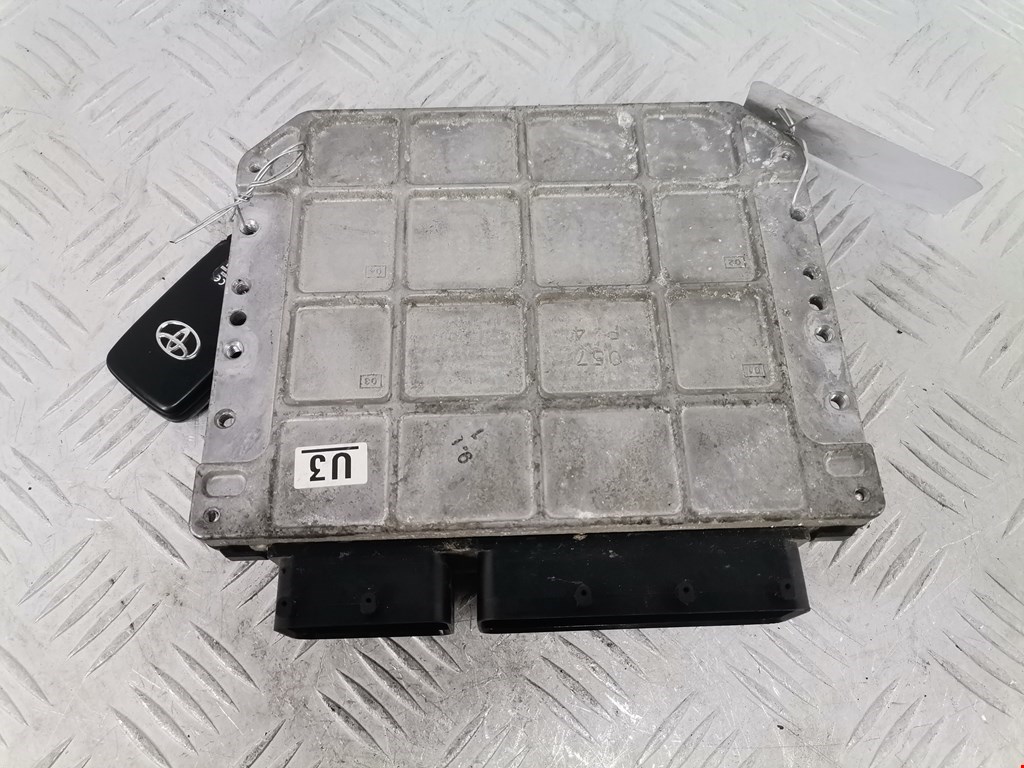 Блок управления двигателя (ЭБУ) TOYOTA Prius III XW30 2009-2015