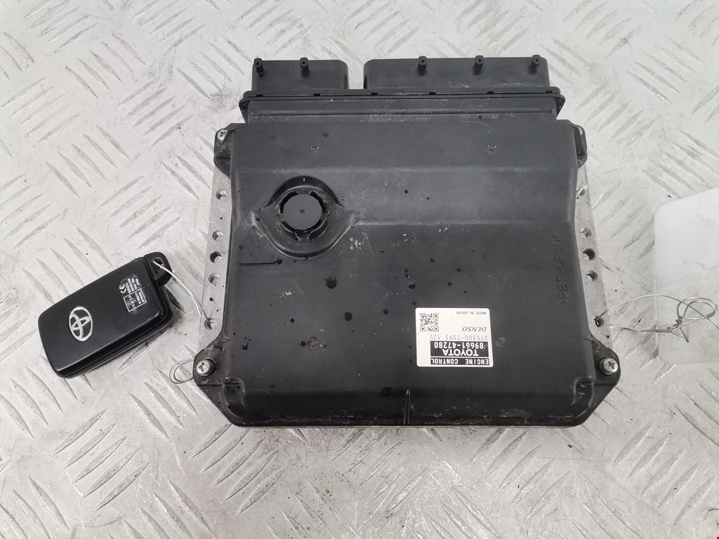 Блок управления двигателя (ЭБУ) TOYOTA Prius III XW30 2009-2015