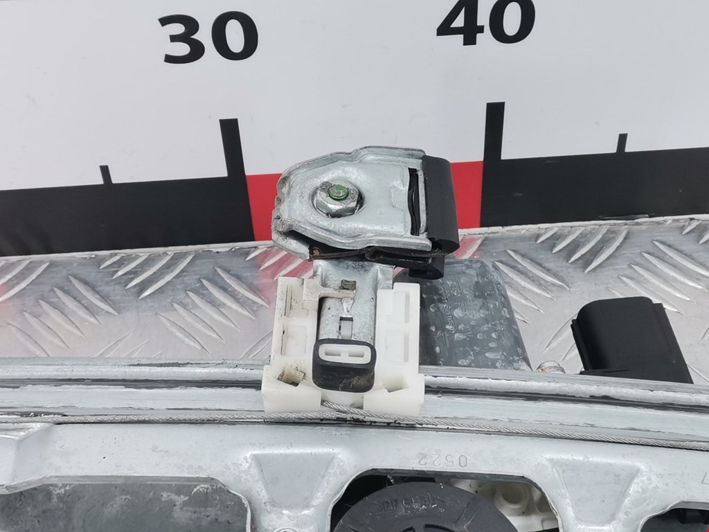 Стеклоподъемник передний левый MITSUBISHI Colt Z3 2003-2012