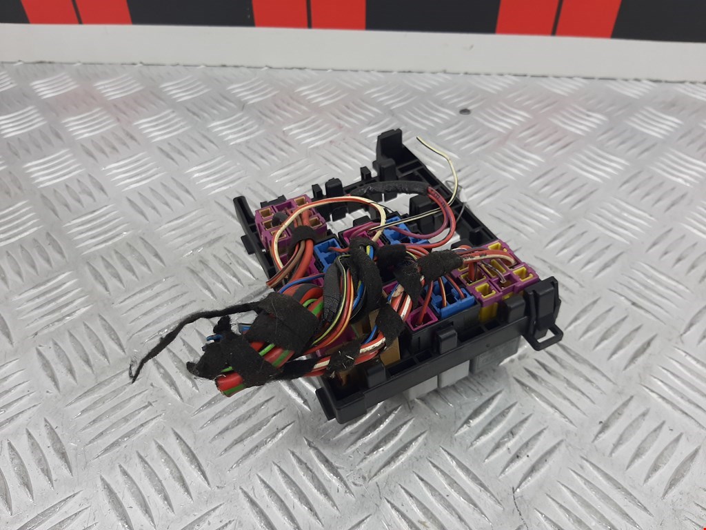 Блок реле VOLKSWAGEN Tiguan 2007-2016