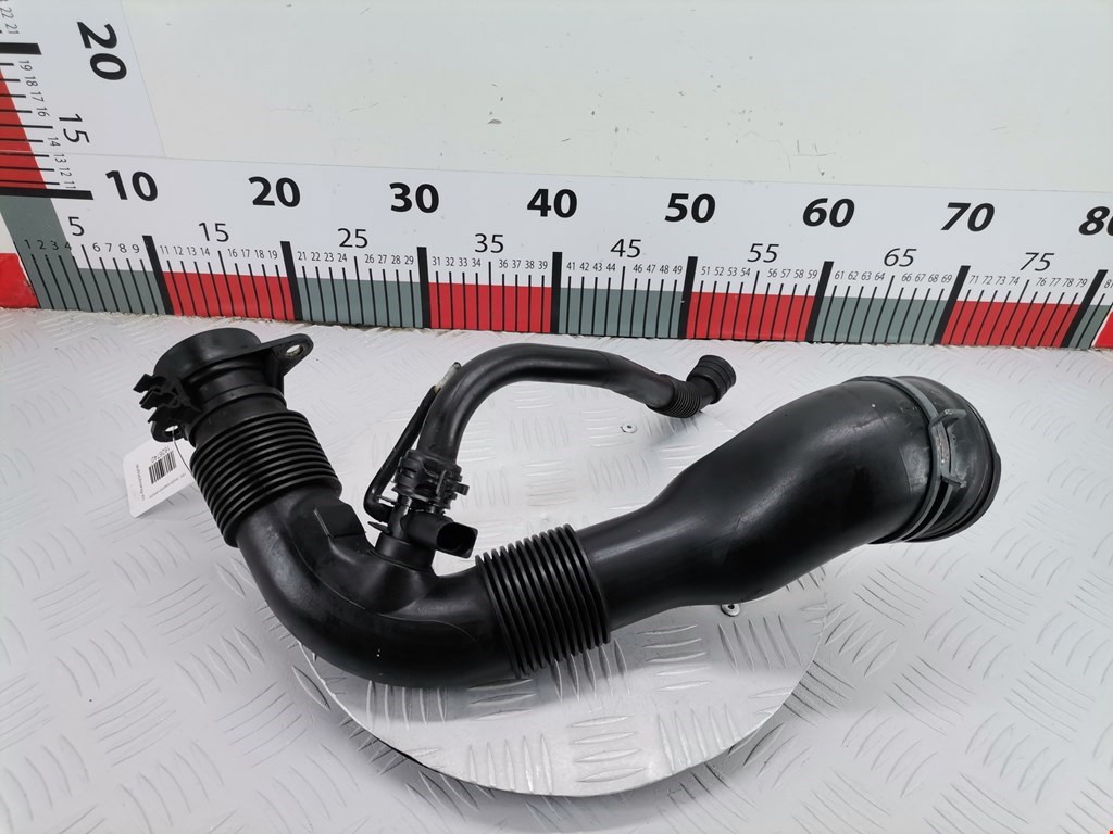 Патрубок воздушного фильтра VOLKSWAGEN Polo III 1994-2001