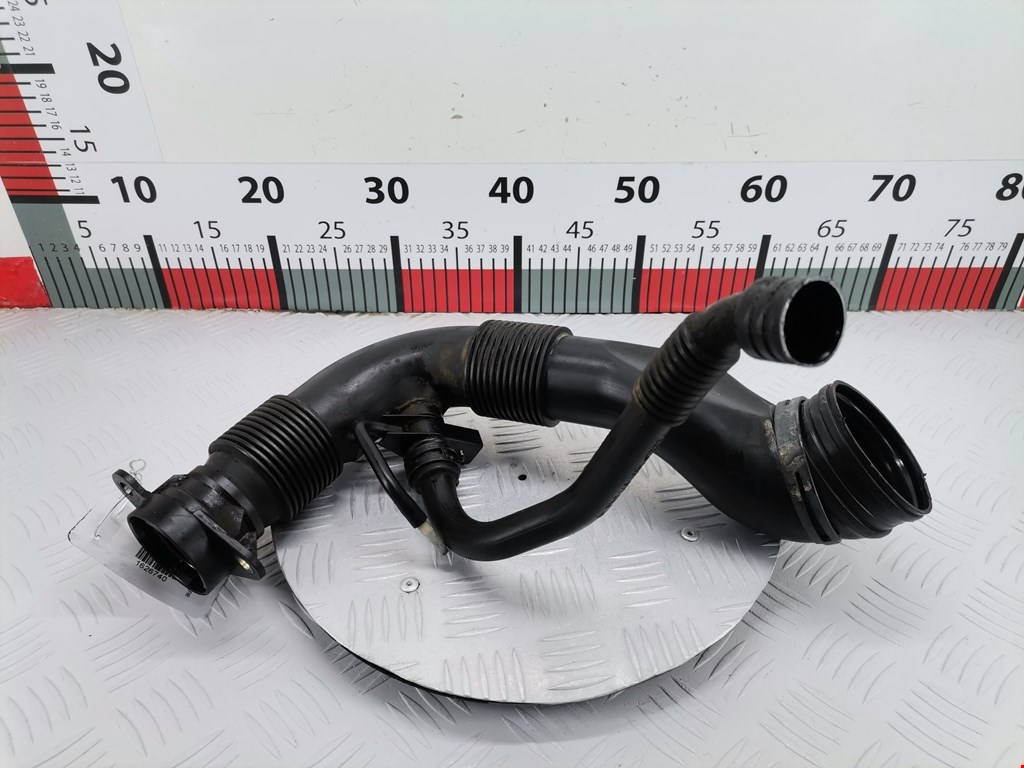 Патрубок воздушного фильтра VOLKSWAGEN Polo III 1994-2001
